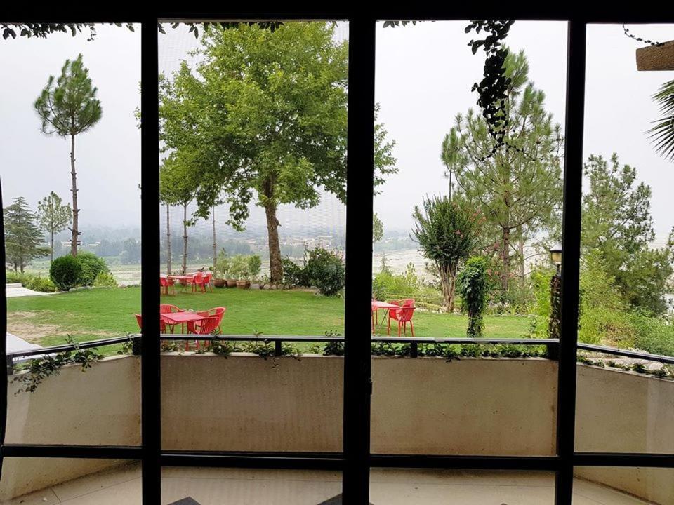 Rock City Resort Mingora Экстерьер фото