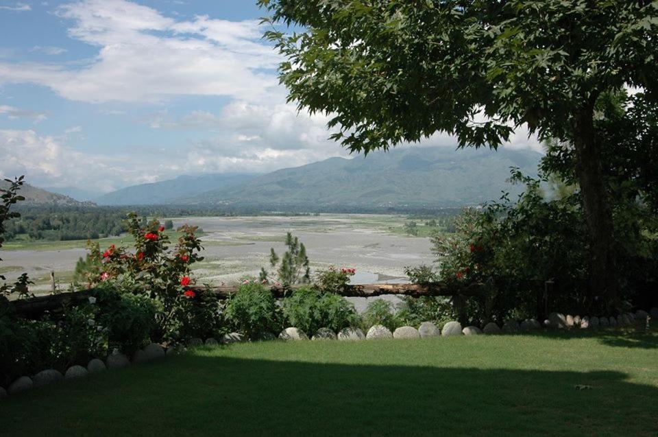 Rock City Resort Mingora Экстерьер фото