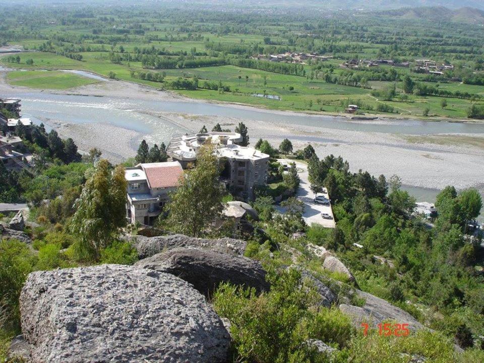 Rock City Resort Mingora Экстерьер фото